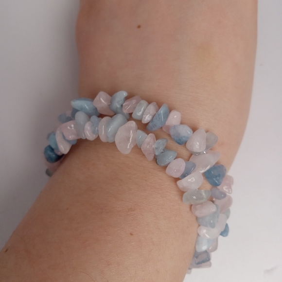 Hand Crafted Jewelry - Rose quartz and aquamarine stone chip memory wire bracelet